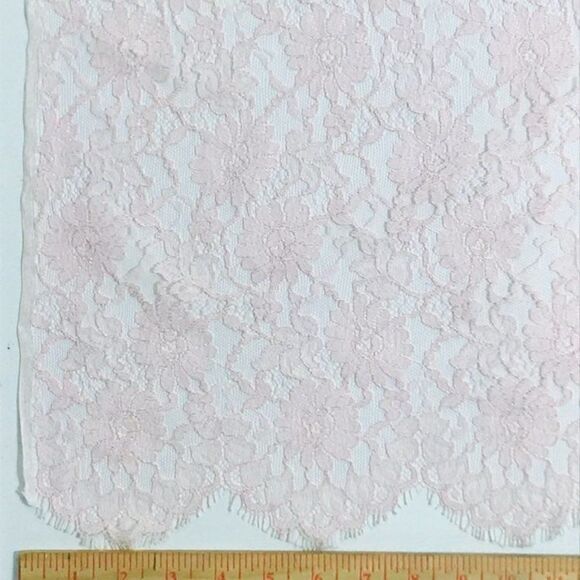 Lace Flowers Fabric Scalloped Edge Pink - Picture 2 of 6
